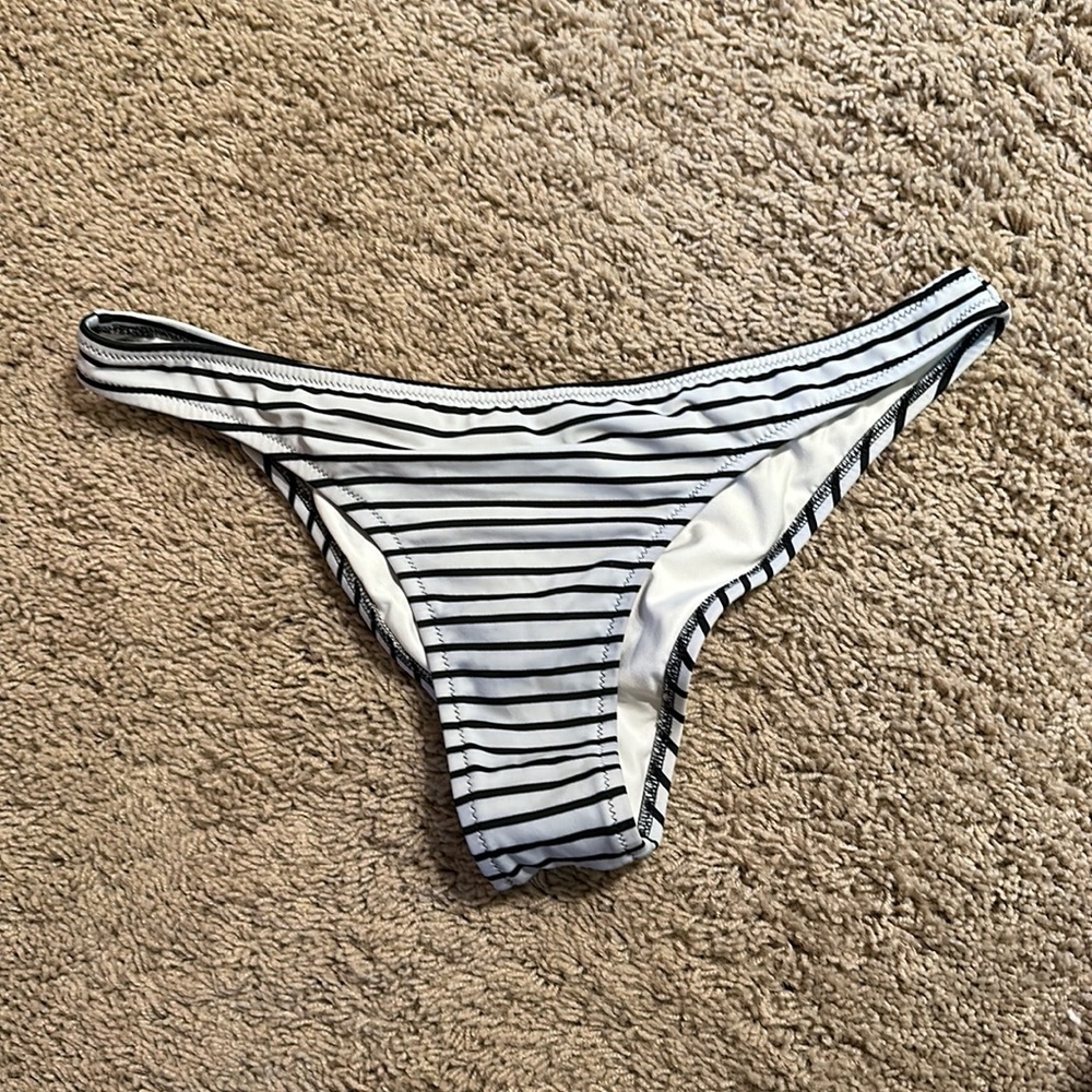 Black and white striped Victoria’s swim bottom with scrunch butt